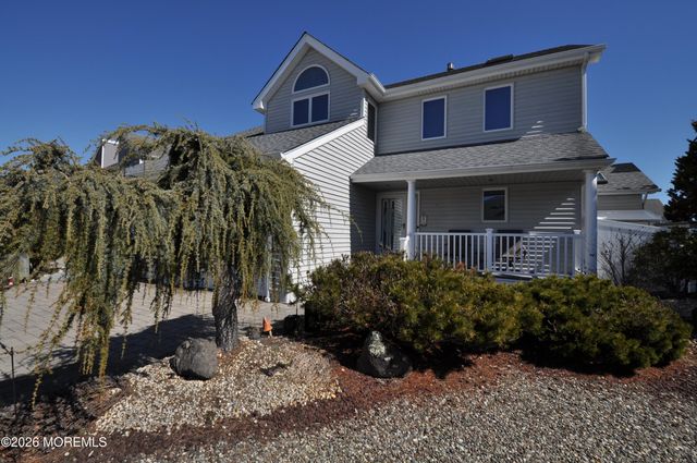 19 Centerboard Drive, Bayville, NJ 08721