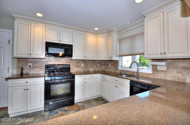 19 Centerboard Drive, Bayville, NJ 08721