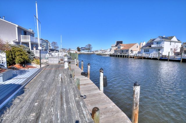 19 Centerboard Drive, Bayville, NJ 08721