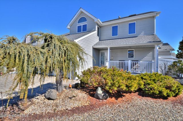 19 Centerboard Drive, Bayville, NJ 08721