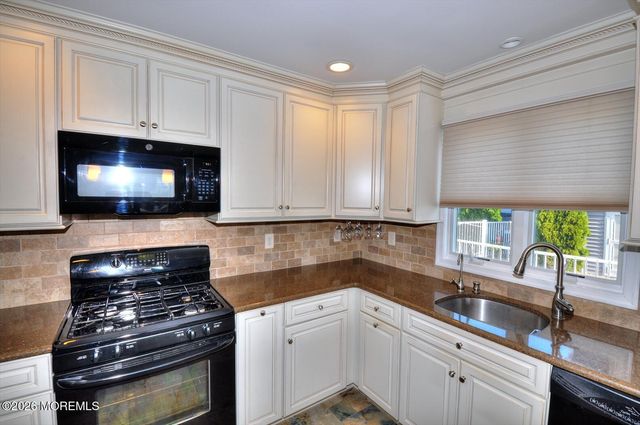 19 Centerboard Drive, Bayville, NJ 08721