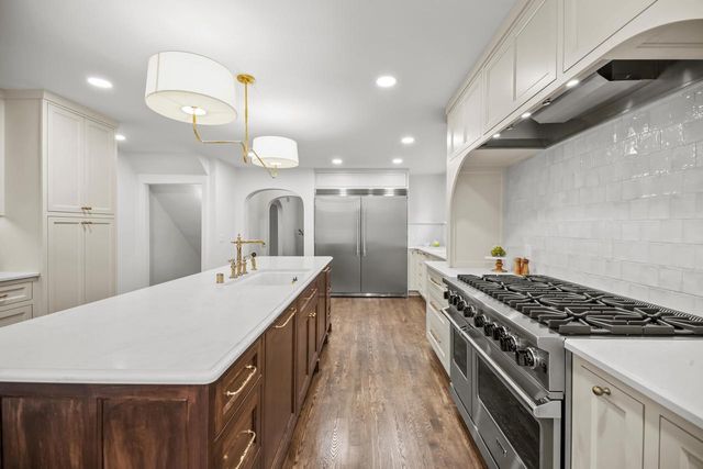 6054 N Bay Ridge AVENUE, Whitefish Bay, WI 53217