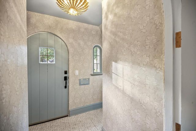 6054 N Bay Ridge AVENUE, Whitefish Bay, WI 53217