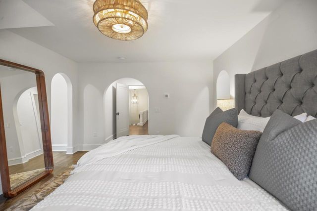 6054 N Bay Ridge AVENUE, Whitefish Bay, WI 53217