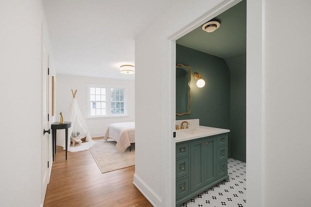 6054 N Bay Ridge AVENUE, Whitefish Bay, WI 53217