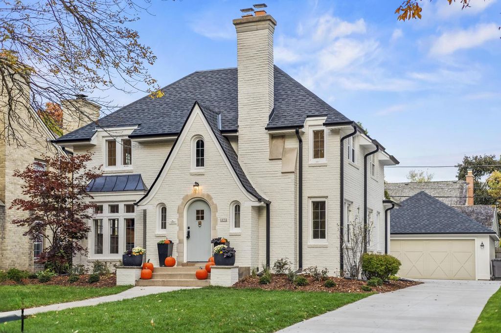 6054 N Bay Ridge AVENUE, Whitefish Bay, WI 53217