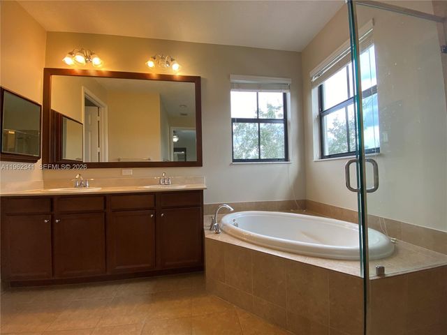 8353 NW 38th St, Cooper City, FL 33024