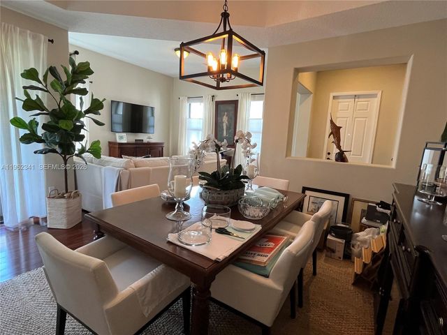 8353 NW 38th St, Cooper City, FL 33024