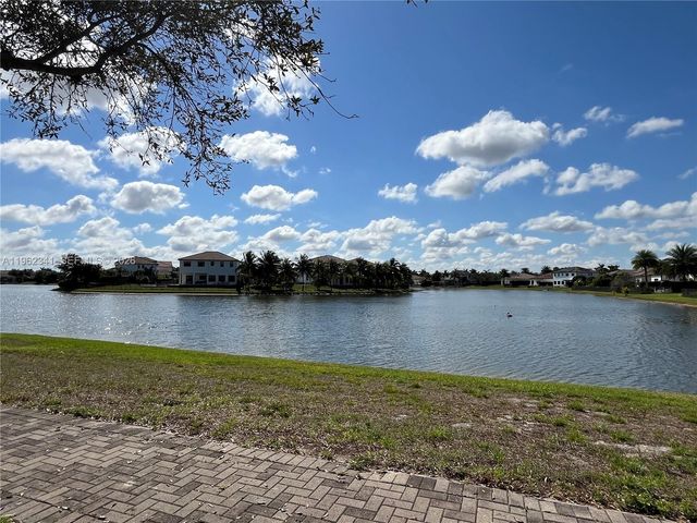 8353 NW 38th St, Cooper City, FL 33024
