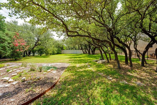 9 Wingreen LOOP, The Hills, TX 78738