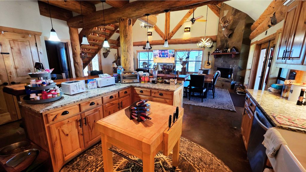 Image 10 of property listing at 4335 Hwy 190, Rochelle, TX 76872