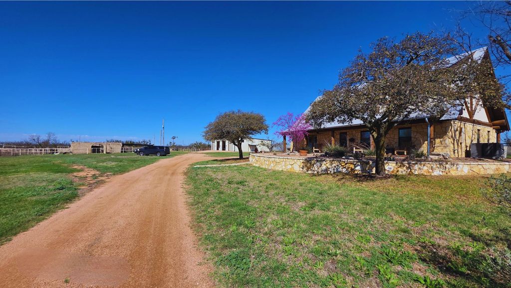 Image 5 of property listing at 4335 Hwy 190, Rochelle, TX 76872