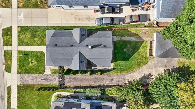468 Locust Street, Elgin, IL 60123