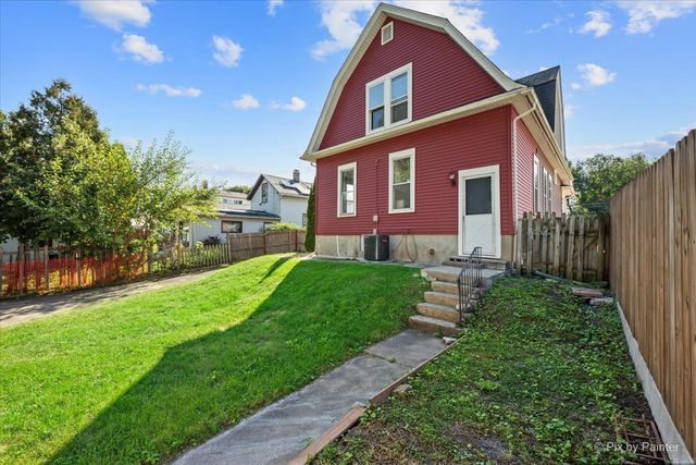 468 Locust Street, Elgin, IL 60123
