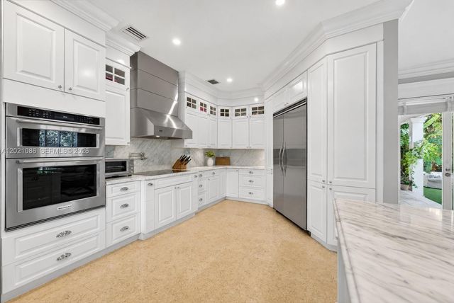 442 Ridgewood Rd, Key Biscayne, FL 33149