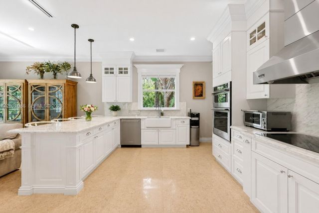 442 Ridgewood Rd, Key Biscayne, FL 33149