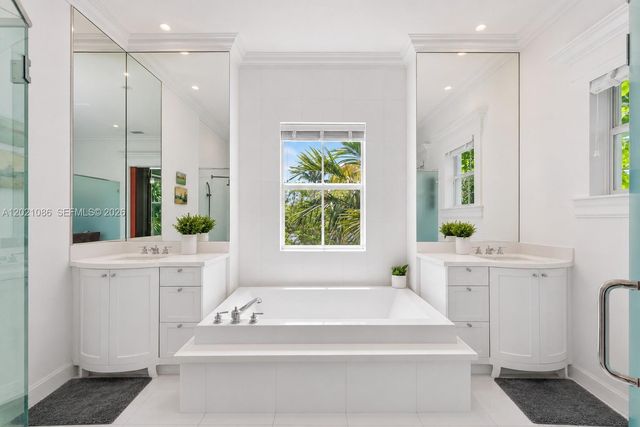 442 Ridgewood Rd, Key Biscayne, FL 33149