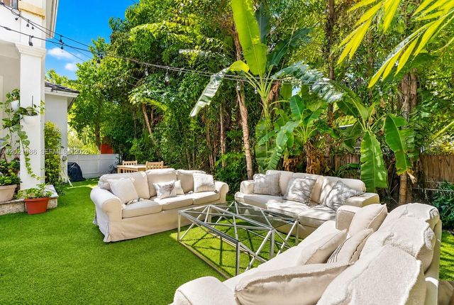 442 Ridgewood Rd, Key Biscayne, FL 33149
