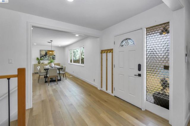 18286 Center St, Castro Valley, CA 94546