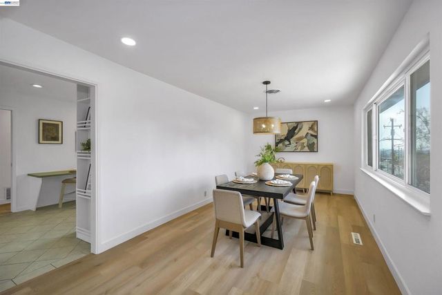 18286 Center St, Castro Valley, CA 94546