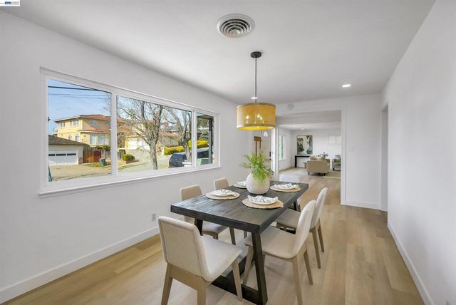 18286 Center St, Castro Valley, CA 94546