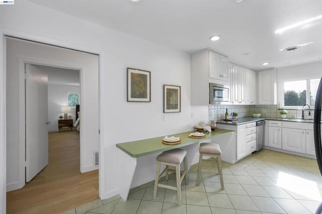 18286 Center St, Castro Valley, CA 94546