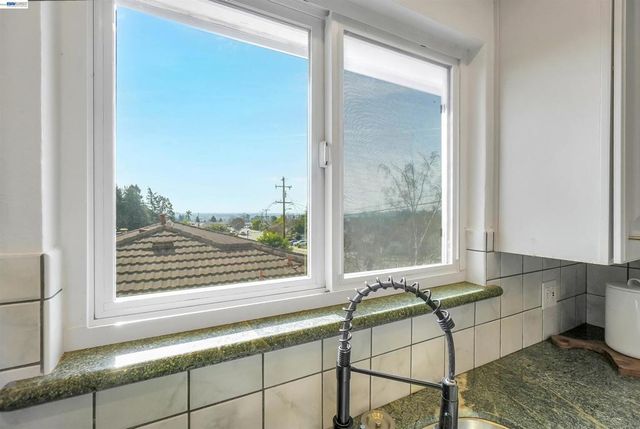 18286 Center St, Castro Valley, CA 94546