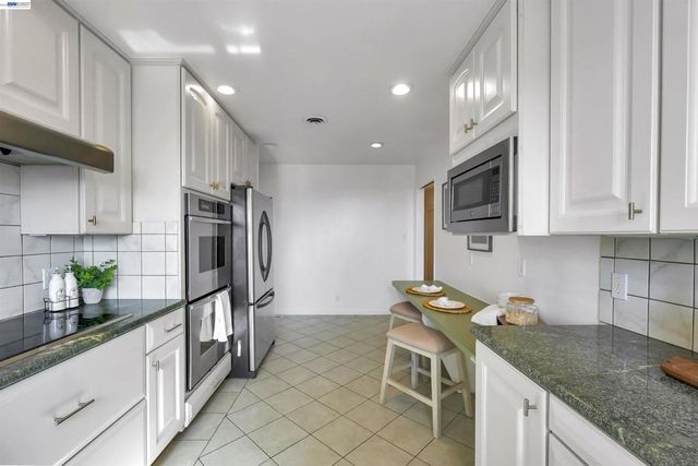 18286 Center St, Castro Valley, CA 94546