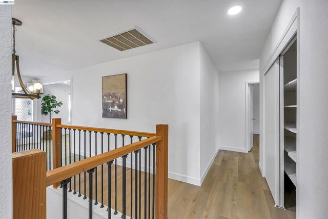 18286 Center St, Castro Valley, CA 94546