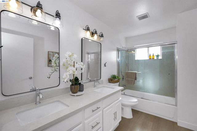 18286 Center St, Castro Valley, CA 94546