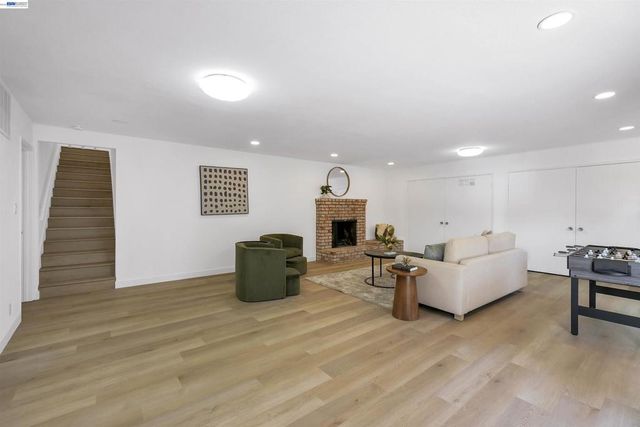 18286 Center St, Castro Valley, CA 94546