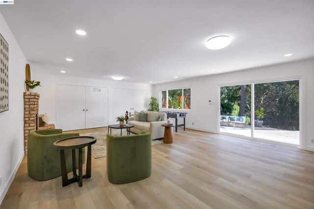 18286 Center St, Castro Valley, CA 94546