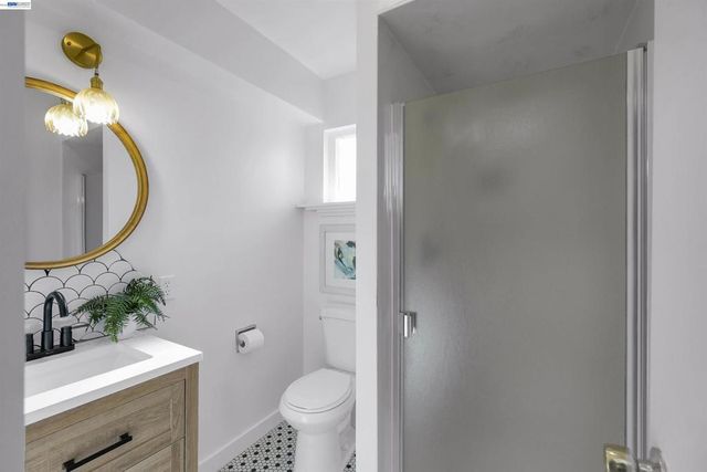 18286 Center St, Castro Valley, CA 94546