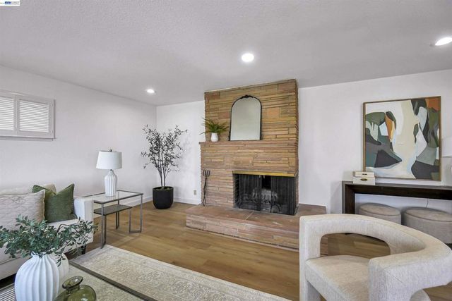 18286 Center St, Castro Valley, CA 94546