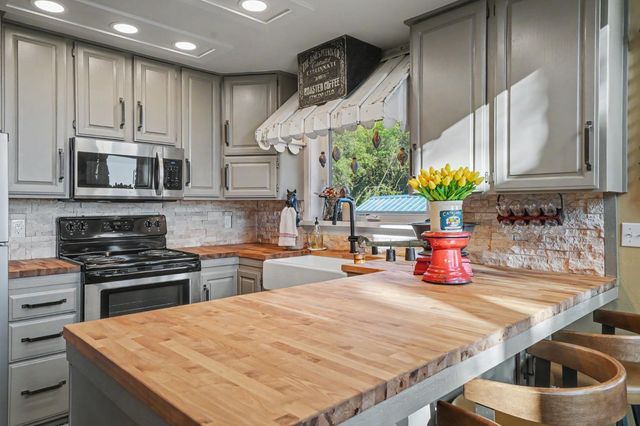 12865 Mierkey Rd, Pine Grove, CA 95665