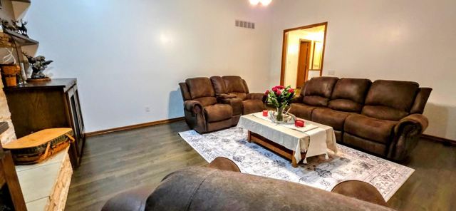 194 Hilltop Dr, Great Bend, KS 67530