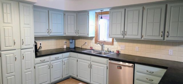 194 Hilltop Dr, Great Bend, KS 67530