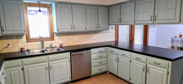 194 Hilltop Dr, Great Bend, KS 67530