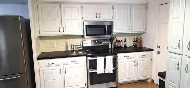 194 Hilltop Dr, Great Bend, KS 67530