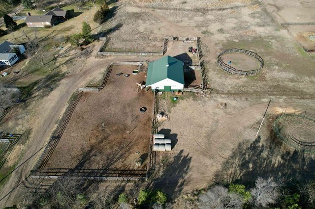 194 Hilltop Dr, Great Bend, KS 67530