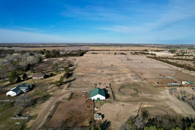 194 Hilltop Dr, Great Bend, KS 67530