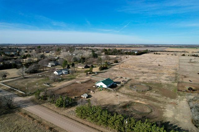 194 Hilltop Dr, Great Bend, KS 67530