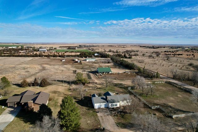 194 Hilltop Dr, Great Bend, KS 67530