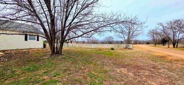 194 Hilltop Dr, Great Bend, KS 67530