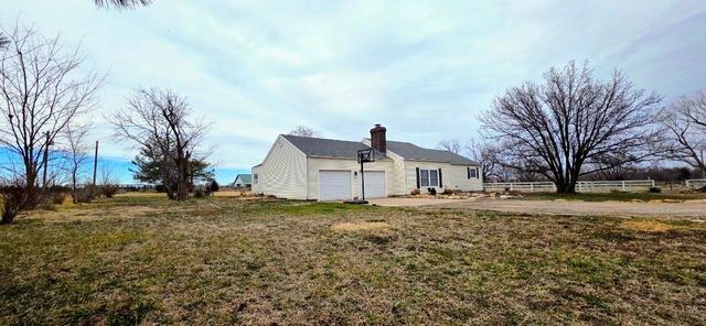 194 Hilltop Dr, Great Bend, KS 67530