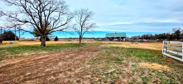 194 Hilltop Dr, Great Bend, KS 67530