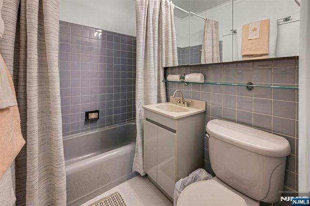 45 Wells Court, Bloomfield, NJ 07003