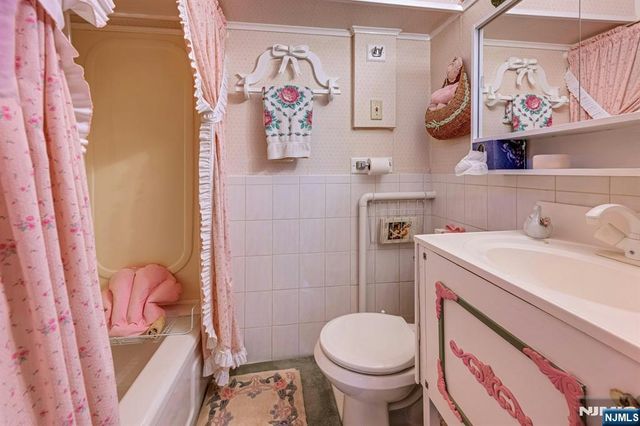 45 Wells Court, Bloomfield, NJ 07003