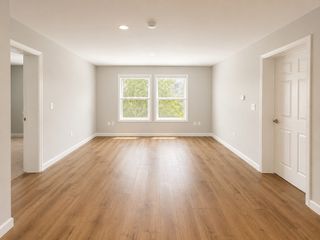 57 North Avenue 8, Natick, MA 01760
