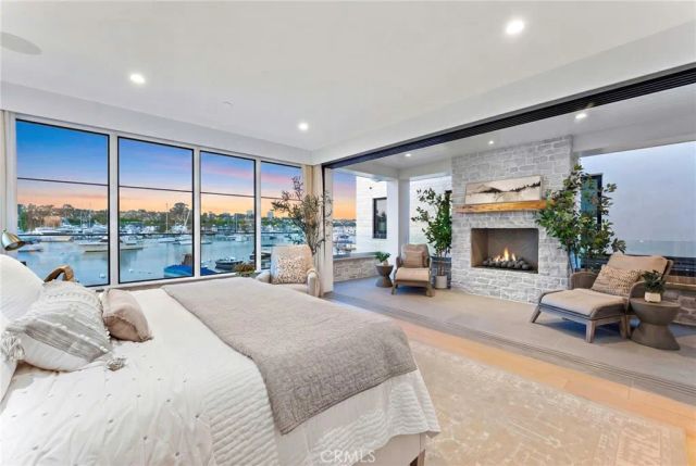 409 North Bayfront, Newport Beach, CA 92662